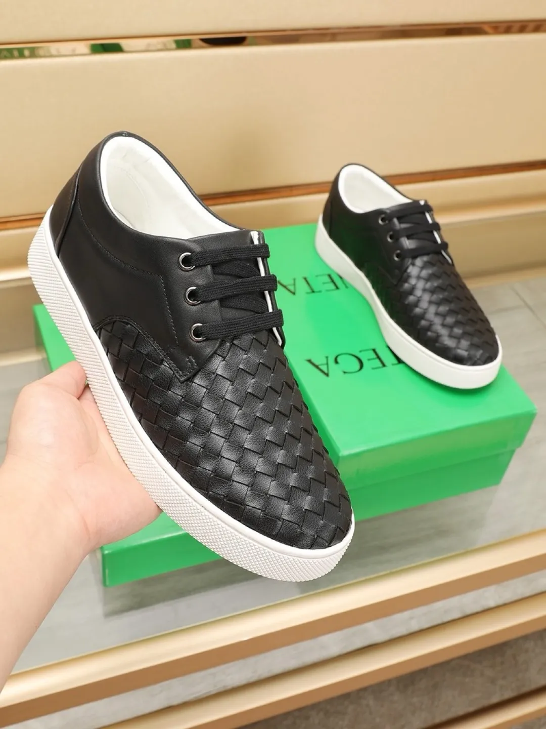 Men's Men's Shoes💰P 500💰【BV】Classic Casual Shoes🔍Winning the world's recognized top brand with details and creativity, the details highlight traditional hand stitching. The upper is made of original first-layer cowhide woven surface, and the cowhide lining is environmentally friendly. ♻️Does not fade. 💪Sole: Rubber original outsole specially provided by the original factory. ⚠Can be entered and exited at will. Welcome to compare. ⚠Number of sizes: 38-45 (customized in 45)